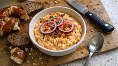 Bavorská Obatzda: krémová sýrová pomazánka k preclíkům, co se vždy povede