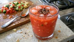 Silvestrovský vyprošťovák bez alkoholu: rajčatový drink se zázvorem za pár minut