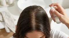 Šetrně zakryjte šediny: chytrá alternativa k trvalé barvě na vlasy