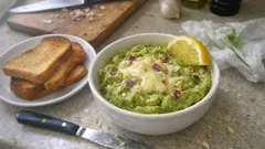 Avokádová pomazánka s taveným sýrem: krémová za 10 minut