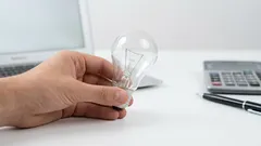 Ušetřete rodinný rozpočet: 5 cenově dostupných způsobů, jak snížit náklady na elektřinu