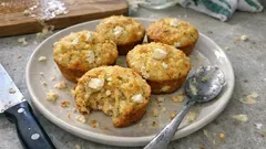 Slané kukuřičné mafiny s fetou: vláčné a hotové bez kynutí