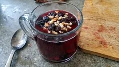 Svařák s rozinkami a mandlemi: voňavé svařené víno, které nepřevaříte