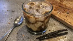 Ledová káva s vanilkou a Sambucou: výrazný drink hotový za pár minut