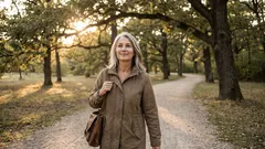 Tři typy lidí, které je po padesátce lepší držet od těla