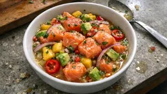 Ceviche z lososa s mangem a avokádem: svěží předkrm, který působí jako z restaurace