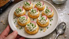 Bezlepkové jednohubky s brynzovou pěnou: křehké těsto a krém, co drží tvar