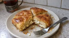 Křupavý sýrový börek z pánve: hotový bez trouby ze štrůdlového těsta