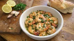 Krevety na másle s česnekem a citronem: voňavá minutka z pánve hotová raz dva