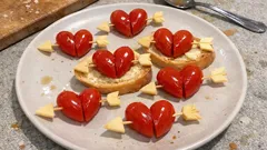 Amorovy šípy z cherry rajčátek a uzeného sýra: efektní jednohubky za pár minut