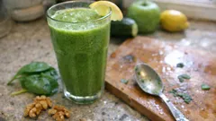 Jarní zelené smoothie se špenátem a vlašskými ořechy: hotové za pár minut