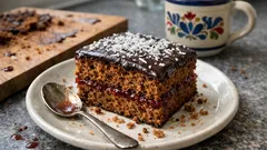 Hrnkový perník na plech: nadýchaný a vláčný, bez váhy a hotový raz dva