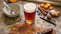 Kořeněné dýňové pivo (pumpkin ale) doma: postup s pečenou dýní a vanilkou