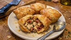 Křupavé batůžky z listového těsta s kuřecí náplní – pečené v muffinové formě