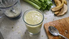 Krémové smoothie z řapíkatého celeru a banánu: hotové za pár minut