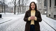 Zimní barvy, které zvýrazní váš styl: přeneste svůj šatník za hranice černé