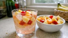 Novoroční ovocná bowle se sektem a rumem – rychlý welcome drink pro oslavy