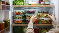 Správné skladování vánočních potravin - praktické tipy, jak omezit plýtvání a ušetřit peníze.