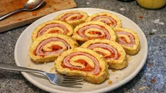 Slaná roláda s ajvarem a šunkou: nadýchaný korpus, který nepraská